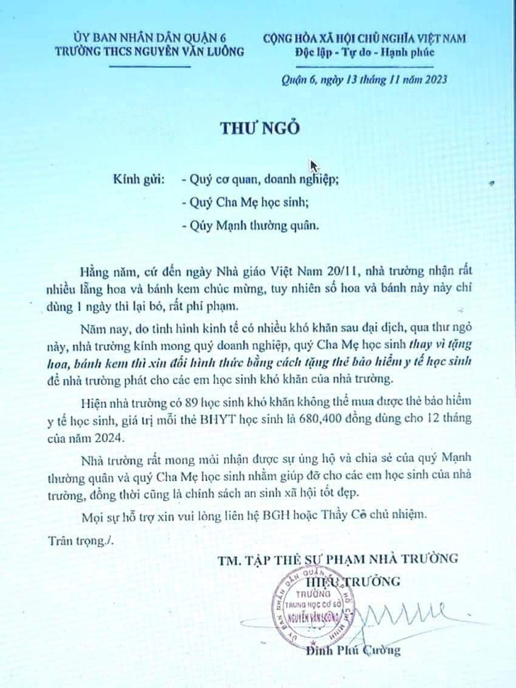 Hình ảnh bức ngỏ &quot;xin&quot; thẻ bảo hiểm y tế thay hoa của Trường THCS Nguyễn Văn Luông đây gây &quot;bão&quot; mạng