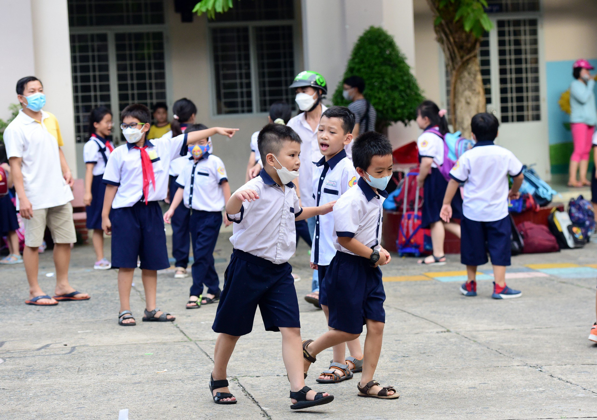 Quyền lực của phụ huynh và nỗi sợ của người thầy - Ảnh 10.