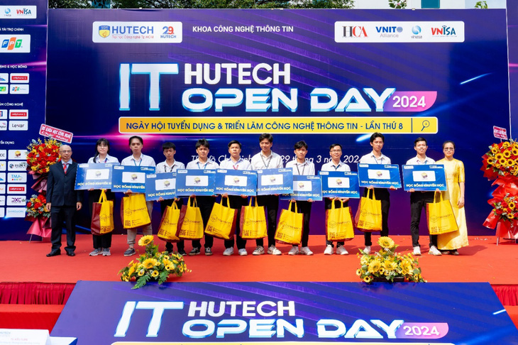 Sinh viên tham gia phỏng vấn tại HUTECH IT Open Day 2024- Ảnh 5.