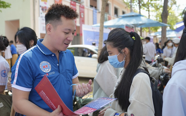 Học bạ dưới 5 điểm/môn cũng đậu đại học: Đừng để vơ bèo vạt tép