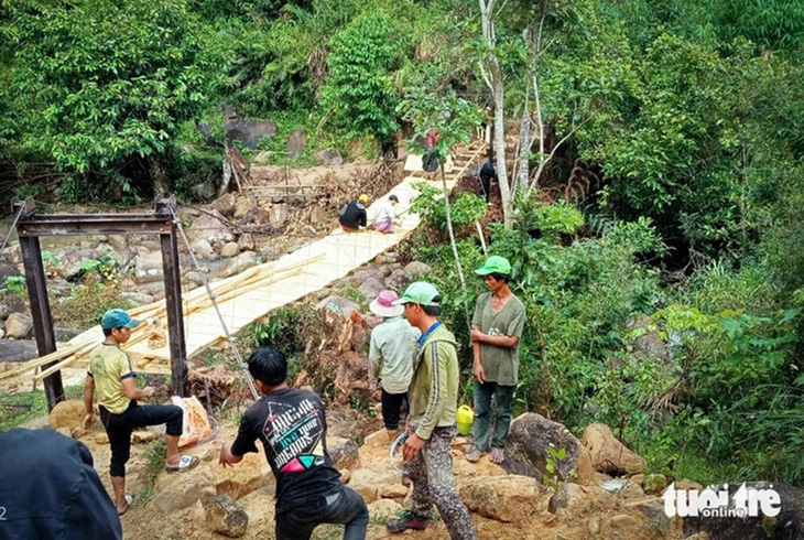 Công trình cầu treo qua suối Nước Tối - Ảnh: N.L.