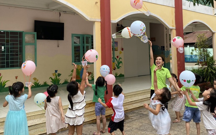 Hơn 600 sản phẩm do học sinh Đồng Tháp tái chế tại ngày hội STEM - Ảnh 3.