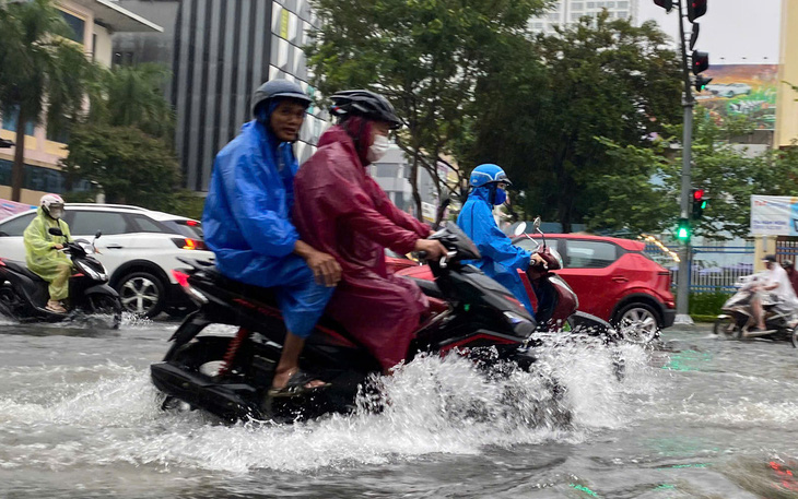 Đà Nẵng cho học sinh nghỉ học vì mưa lớn - Ảnh 3.