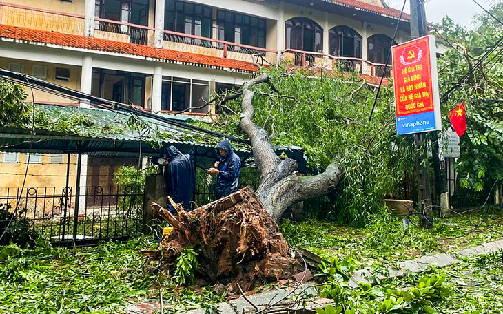 Thêm nhiều trường đại học cho sinh viên nghỉ học, học trực tuyến vì mưa lũ - Ảnh 2.