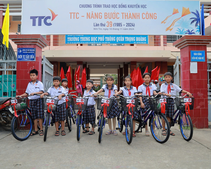 Tập đoàn TTC trao 568 suất học bổng đến học sinh tỉnh Bến Tre - Ảnh 8.