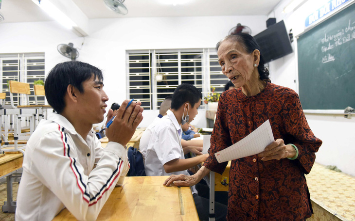 Bà giáo về hưu và lớp học yêu thương - Ảnh 4.