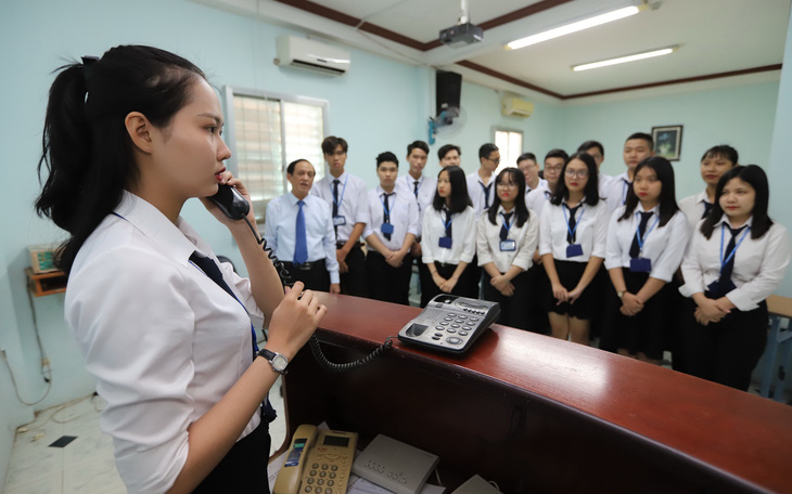 UBND TP.HCM vinh danh 10 thầy cô đạt giải Trần Đại Nghĩa - Ảnh 2.