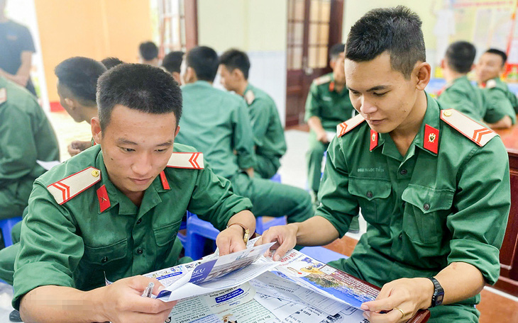 Đại tướng Nguyễn Tân Cương: Điểm trúng tuyển hệ dân sự phải tương đương hệ quân sự - Ảnh 2.