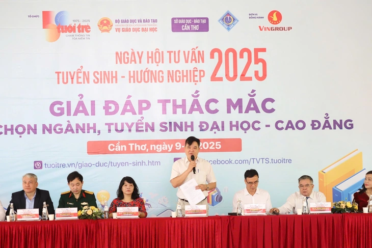 Tưng bừng khai hội tư vấn tuyển sinh hướng nghiệp 2025 tại Cần Thơ - Ảnh 4.