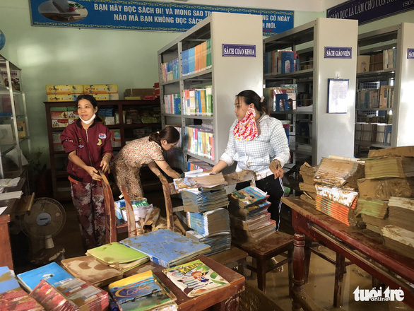 Sau mưa lũ ở Đà Nẵng, gom góp sách vở cho các em trở lại trường - Ảnh 3.