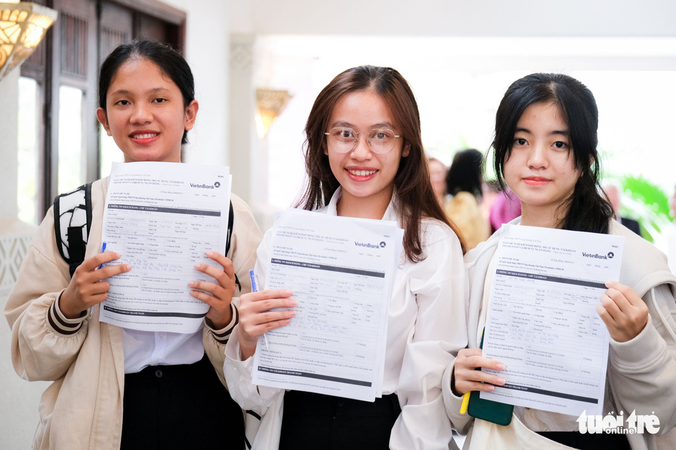 Sáng nay trao học bổng Tiếp sức đến trường cho 100 tân sinh viên Quảng Nam - Đà Nẵng - Ảnh 11.