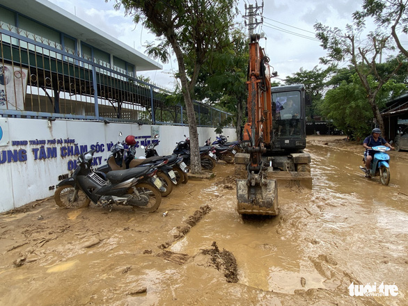Đà Nẵng: 2 học sinh tử vong, nhiều trường học thiệt hại nặng do mưa bão - Ảnh 3.