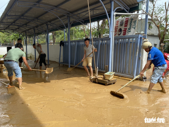 Đà Nẵng: 2 học sinh tử vong, nhiều trường học thiệt hại nặng do mưa bão - Ảnh 2.