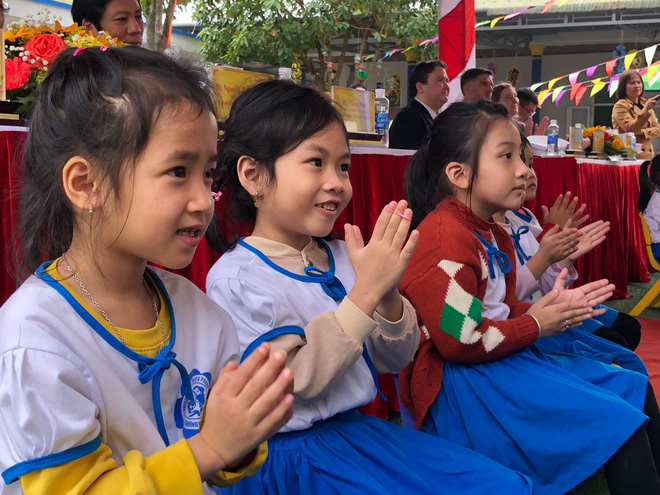 Khánh thành trường mầm non ở Quảng Trị, đại sứ Mỹ nói tiếng Việt gây bất ngờ - Ảnh 4.