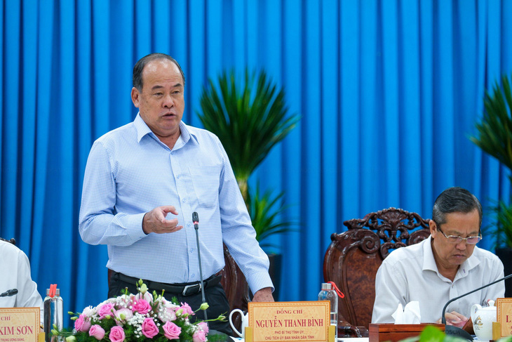 Chủ tịch UBND tỉnh An Giang nêu kiến nghị với đoàn - Ảnh: CHÍ HẠNH