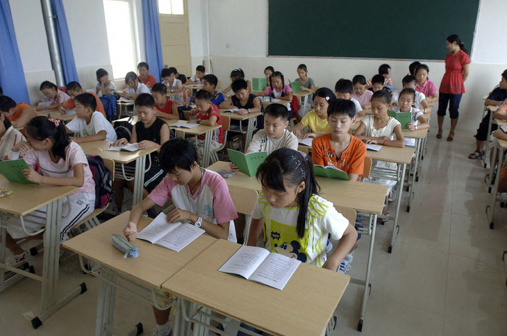 Một lớp học đông đúc ở Hợp Phì, tỉnh An Huy, miền trung Trung Quốc, năm 2007 - Ảnh: AFP