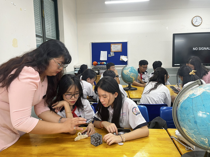 Học sinh lớp 9 trải nghiệm học kiểu THPT tại Trường THPT Lê Quý Đôn, TP.HCM sáng 2-3 - Ảnh: MỸ DUNG