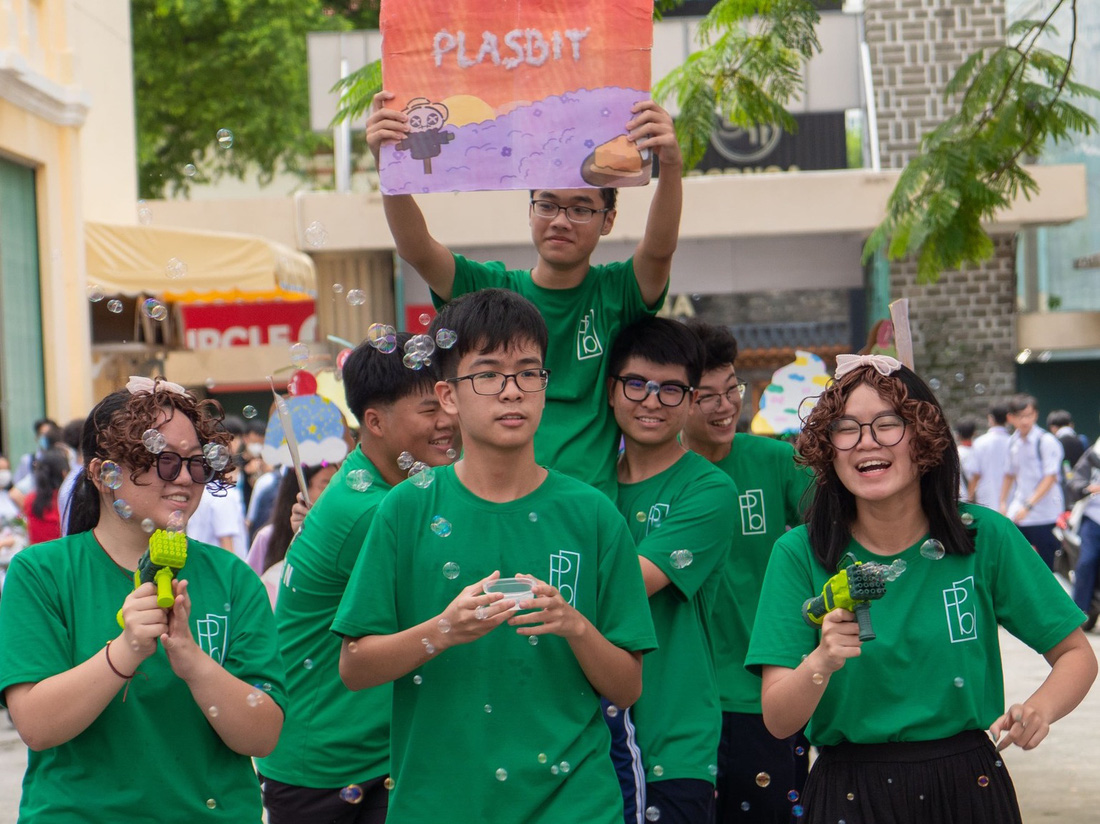 Học sinh Trường THPT chuyên Trần Đại Nghĩa trong một hoạt động ngoại khóa - Ảnh: Nhà trường cung cấp