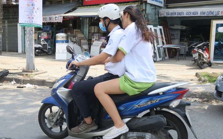 Học sinh cấp 2 đi xe máy vi phạm luật giao thông bị xử lý thế nào?