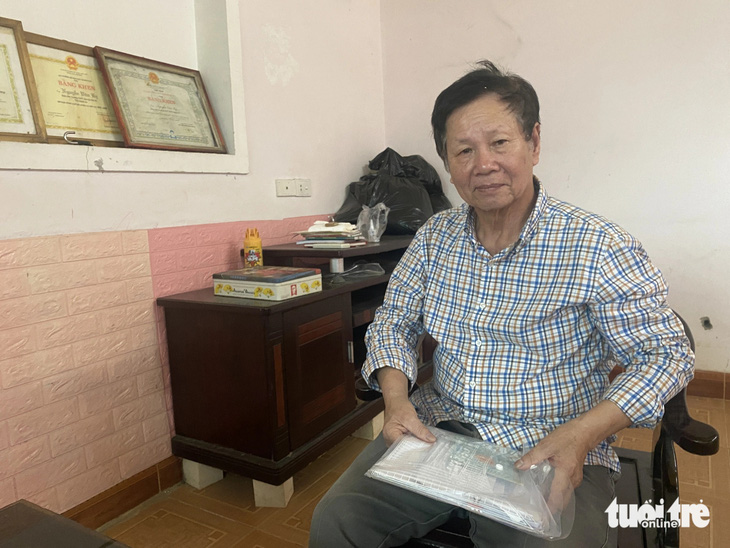 Ông Nguyễn Văn Kỳ - nguyên tổ trưởng tổ sử địa Trường THPT Dân tộc nội trú Nghệ An đề nghị cơ quan chức năng giải quyết thỏa đáng - Ảnh: DOÃN HÒA
