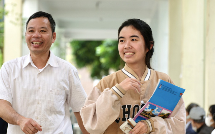 Học sinh đổ về Hà Nội thi đánh giá năng lực tranh suất vào đại học