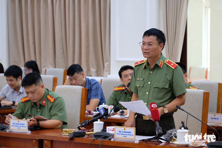 Thiếu tướng Lê Minh Mạnh, phó cục trưởng Cục A05, Bộ Công an, trao đổi tại hội nghị - Ảnh: NGUYÊN BẢO